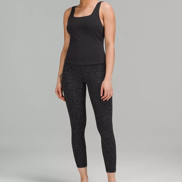 lululemon InStill Tank in Black sz 2 - Picture 2 of 3